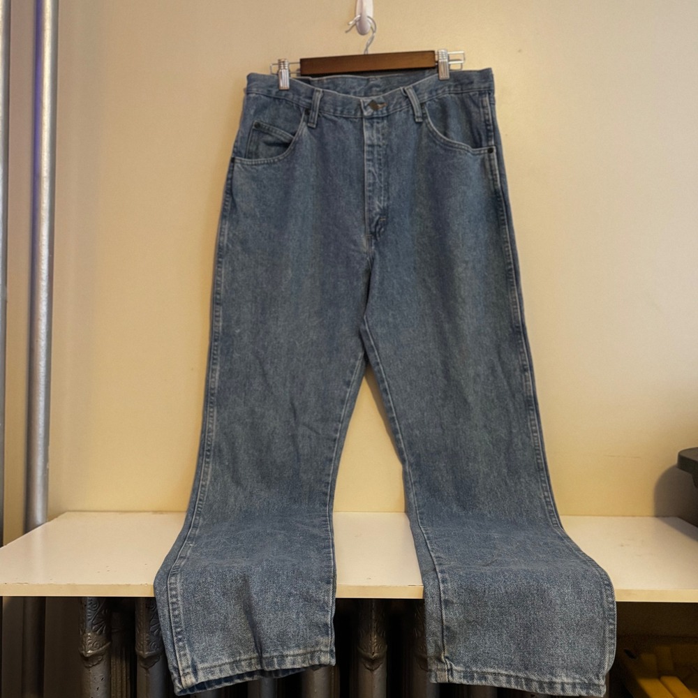 Wrangler Men Blue Jeans 36x34 Classic 100% Cotton Workwear Fall Staples Denim